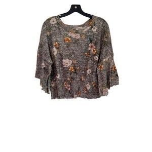 Gypsies and Moondust textured 3/4 ruffle sleeve grey floral blouse